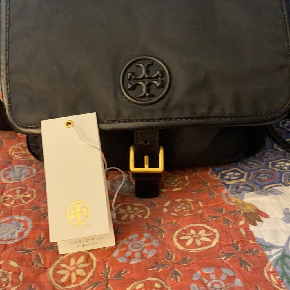 A nice Tory purse